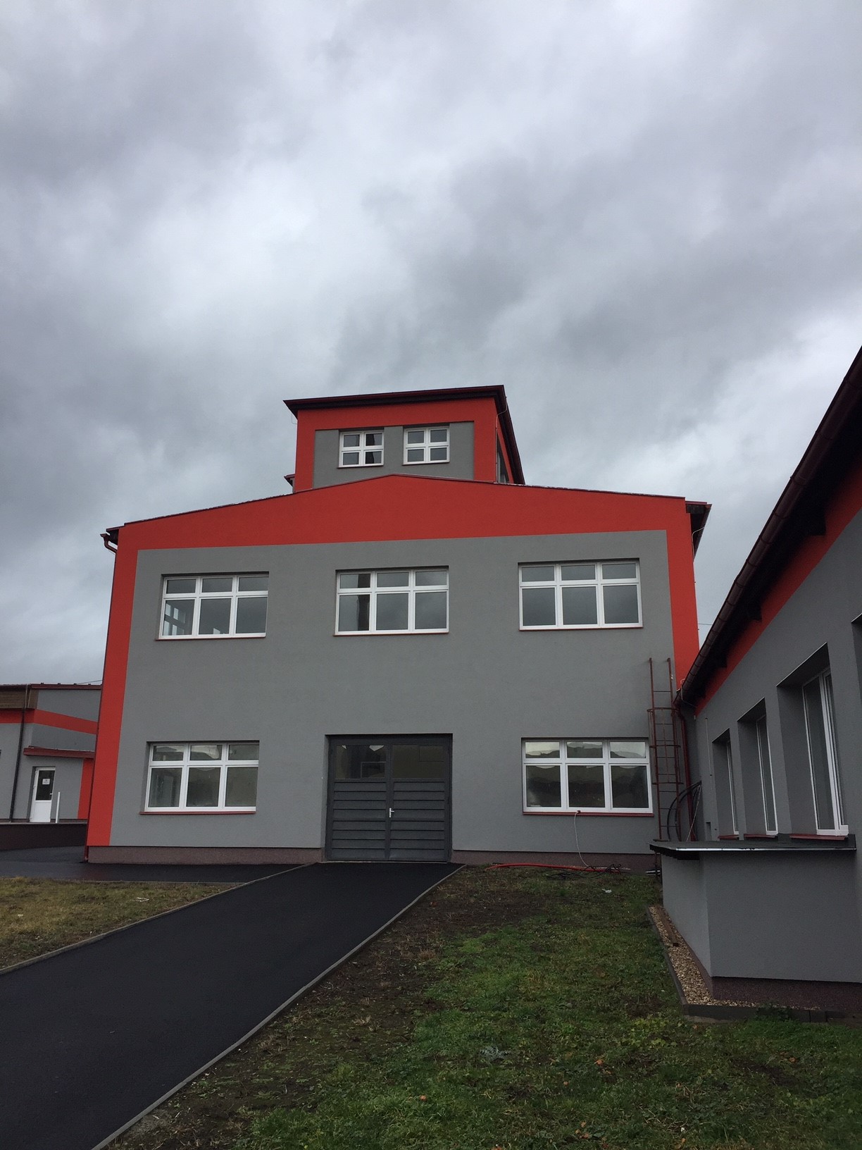 Nabídka pronájmu skladových a výrobních prostor v Kolíně – foto 1