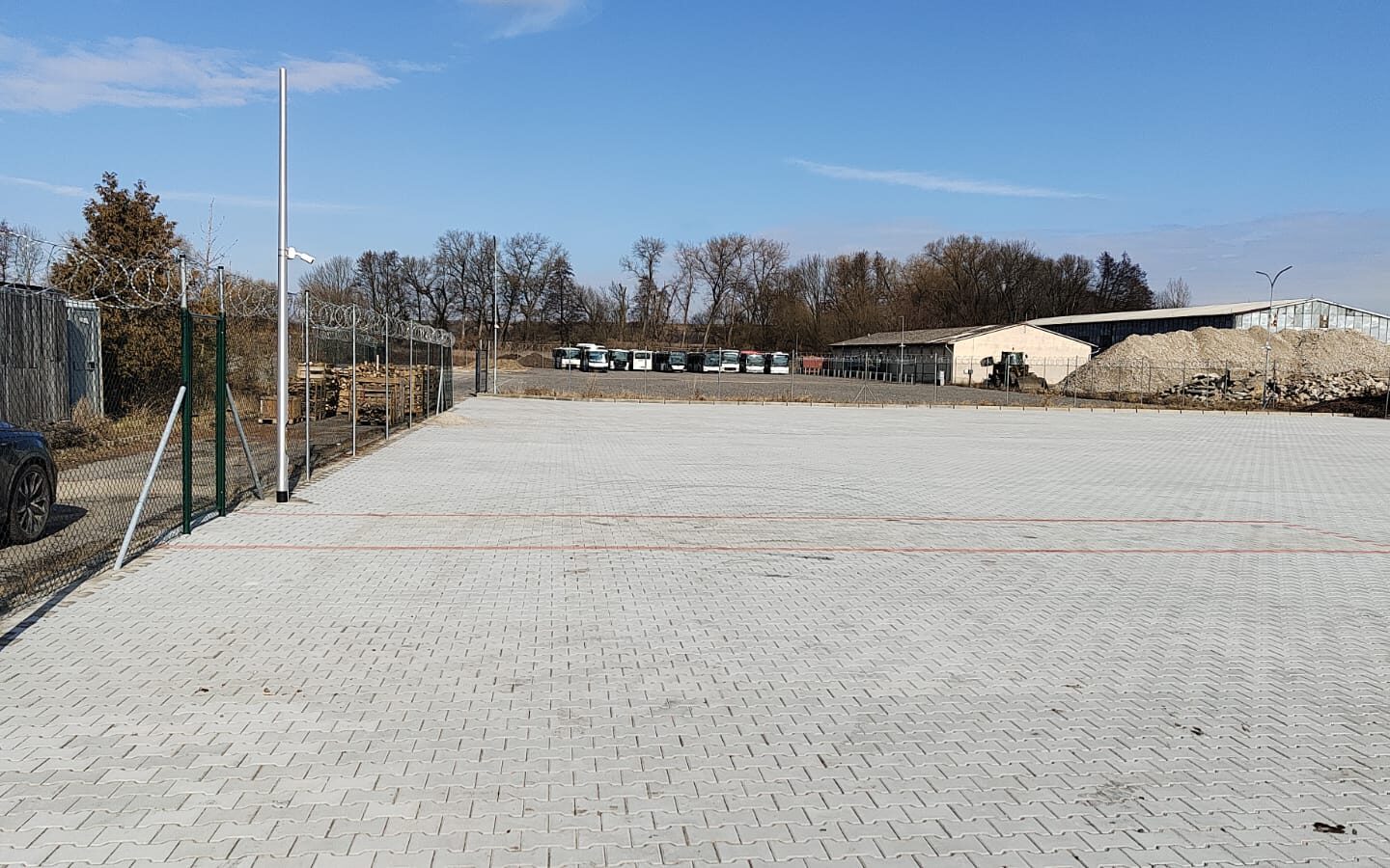 Pronájem skladu a pozemku, Tišice u Neratovic – foto 1